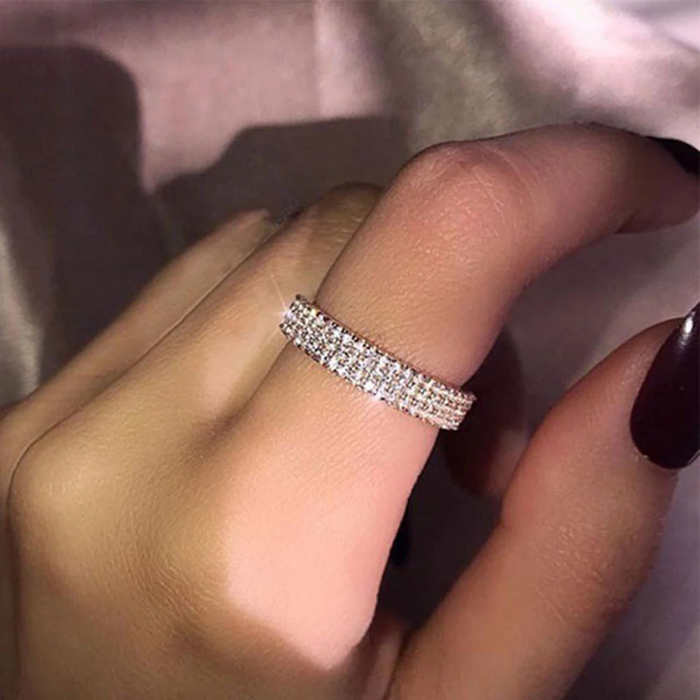 Size 6-10 Gorgeous Women Silver Plated Rings 3-Row Round Cut Pave Band Ring Fashion Shiny Crystal Party Wedding Ring Jewelry New
Size 6-10 Gorgeous Women Silver Plated Rings 3-Row Round Cut Pave Band Ring Fashion Shiny Crystal Party Wedding Ring Jewelry New