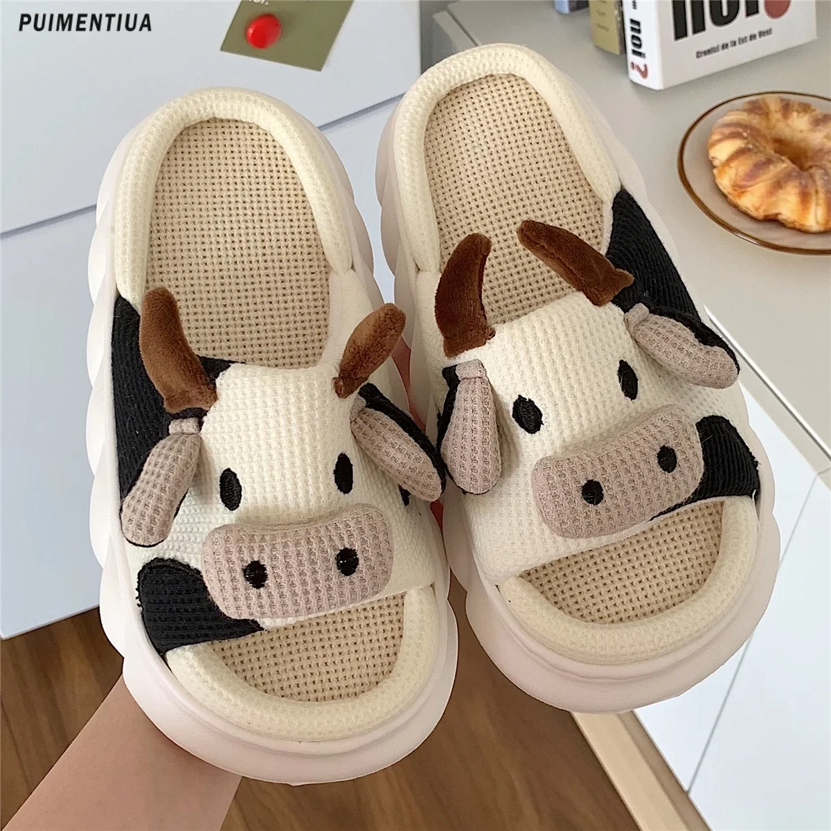 2023 Cute Animal Slipper For Women Kawaii Fluffy Summer Linen Platform Slippers Woman Cartoon Milk Cow House Slippers Funny Shoe
2023 Cute Animal Slipper For Women Kawaii Fluffy Summer Linen Platform Slippers Woman Cartoon Milk Cow House Slippers Funny Shoe
