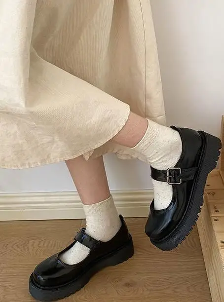 2022 Summer wear fashion Korean lace slippers hole shoes cool and breathable MO-021
2022 Summer wear fashion Korean lace slippers hole shoes cool and breathable MO-021