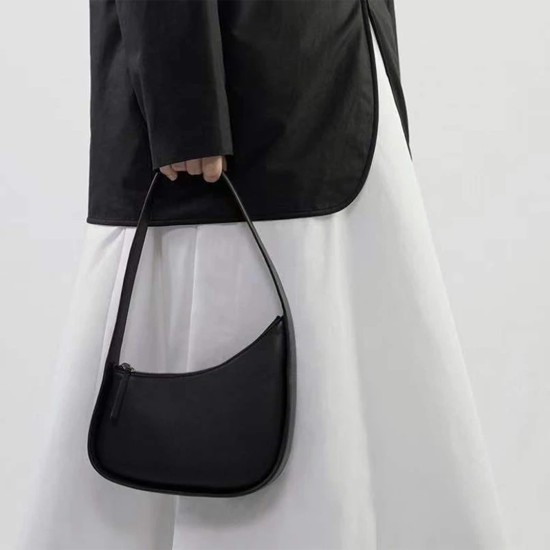 Crescent-shaped cowhide leather women's bag one shoulder small crowd high sense Joker fashion underarm bag
Crescent-shaped cowhide leather women's bag one shoulder small crowd high sense Joker fashion underarm bag