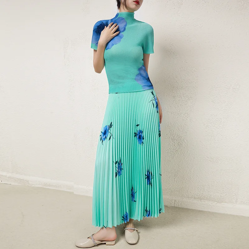 Miyake pleated suit female summer light cooked royal sister style texture vest skirt two-piece set
Miyake pleated suit female summer light cooked royal sister style texture vest skirt two-piece set