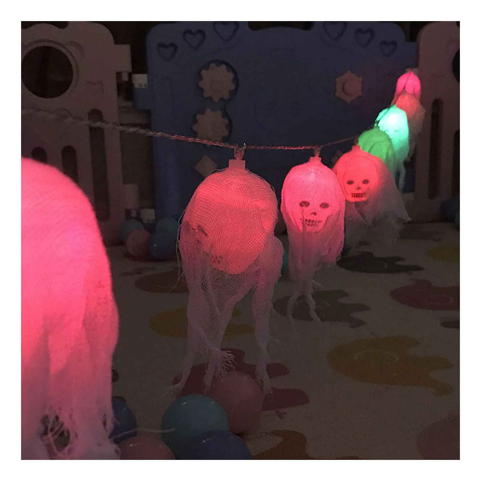 Artificial LED Hanging String Lights String Colored Spooky Skull Lights for Flat Dormitory Decoration
Artificial LED Hanging String Lights String Colored Spooky Skull Lights for Flat Dormitory Decoration