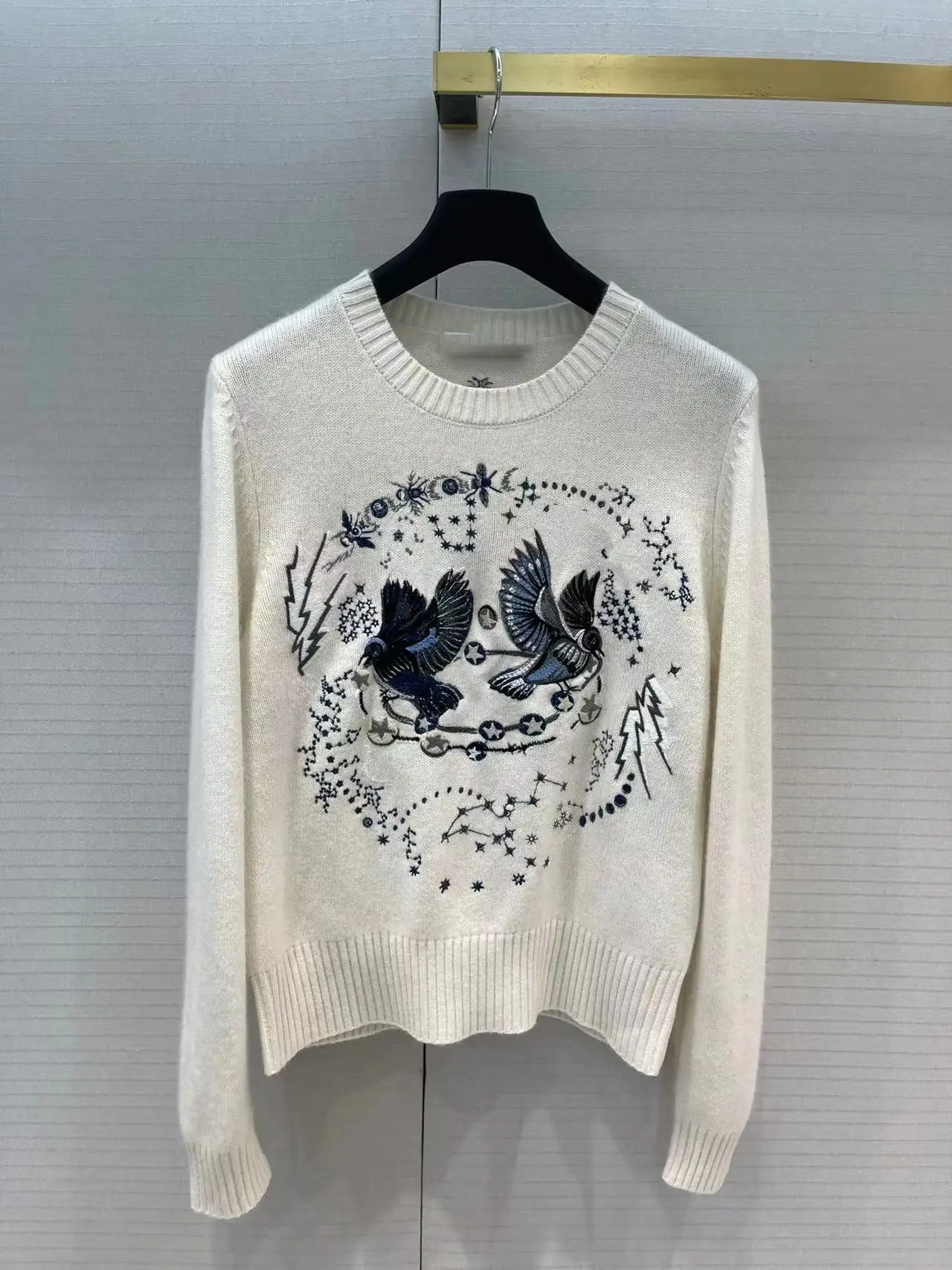 High Quality Runway Design Pullover Sweater Women 2022 Summer Knitted Femme Cashmere Embroidery Sweater
High Quality Runway Design Pullover Sweater Women 2022 Summer Knitted Femme Cashmere Embroidery Sweater