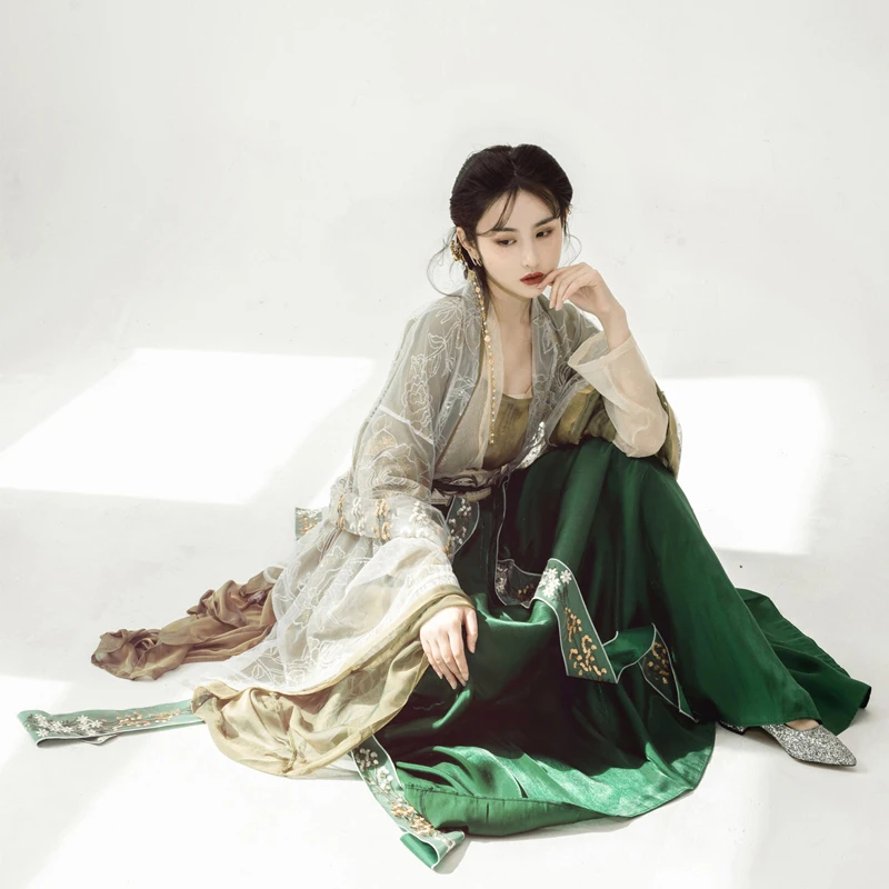 2022 улучшенное китайское платье hanfu с золотой вышивкой, танцевальные костюмы, танцевальная одежда, женское изящное платье принцессы
2022 улучшенное китайское платье hanfu с золотой вышивкой, танцевальные костюмы, танцевальная одежда, женское изящное платье принцессы
