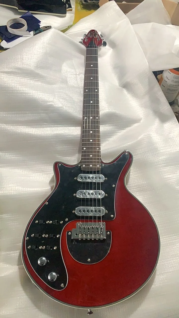 Upgrade Left Handed Electric Guitar 24 Frets 3 Burns TRI SONIC Alnico Pickups Chrome Tremolo Bridge
Upgrade Left Handed Electric Guitar 24 Frets 3 Burns TRI SONIC Alnico Pickups Chrome Tremolo Bridge