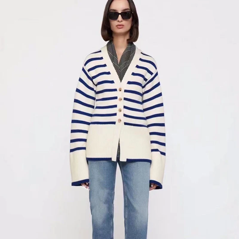 Niche temperament commuter wool cardigan top 2022 autumn new loose outer wear navy blue striped knitted sweater jacket women
Niche temperament commuter wool cardigan top 2022 autumn new loose outer wear navy blue striped knitted sweater jacket women