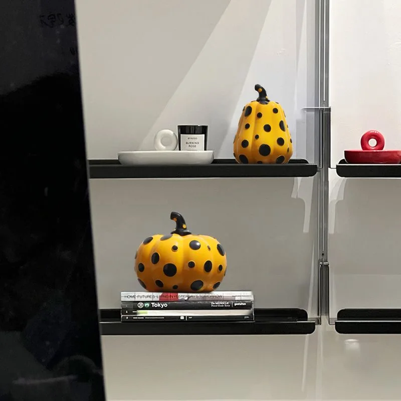 Художественные скульптуры Yayoi Kusama в горошек, аксессуары для украшения дома, креативные статуи тыквы, украшения для гостиной, подарки
Художественные скульптуры Yayoi Kusama в горошек, аксессуары для украшения дома, креативные статуи тыквы, украшения для гостиной, подарки