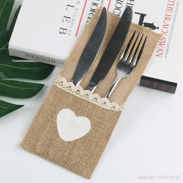 100pcs Jute Hessian Tableware Pouch Pocket Love Cutlery Knife Fork Holder for Rustic Wedding Party Decoration Supplies
100pcs Jute Hessian Tableware Pouch Pocket Love Cutlery Knife Fork Holder for Rustic Wedding Party Decoration Supplies