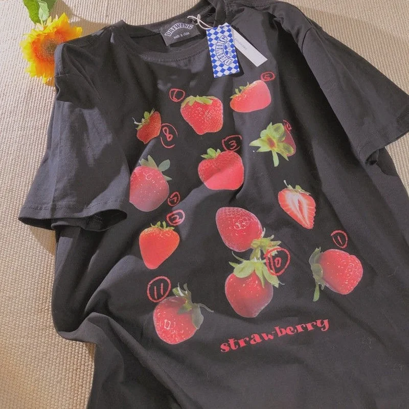 Y2k top T-shirt Grunge Strawberry Print Harajuku Graphic Tee Shirt women Korean Fashion Oversized Tops Short Sleeve Streetwear
Y2k top T-shirt Grunge Strawberry Print Harajuku Graphic Tee Shirt women Korean Fashion Oversized Tops Short Sleeve Streetwear
