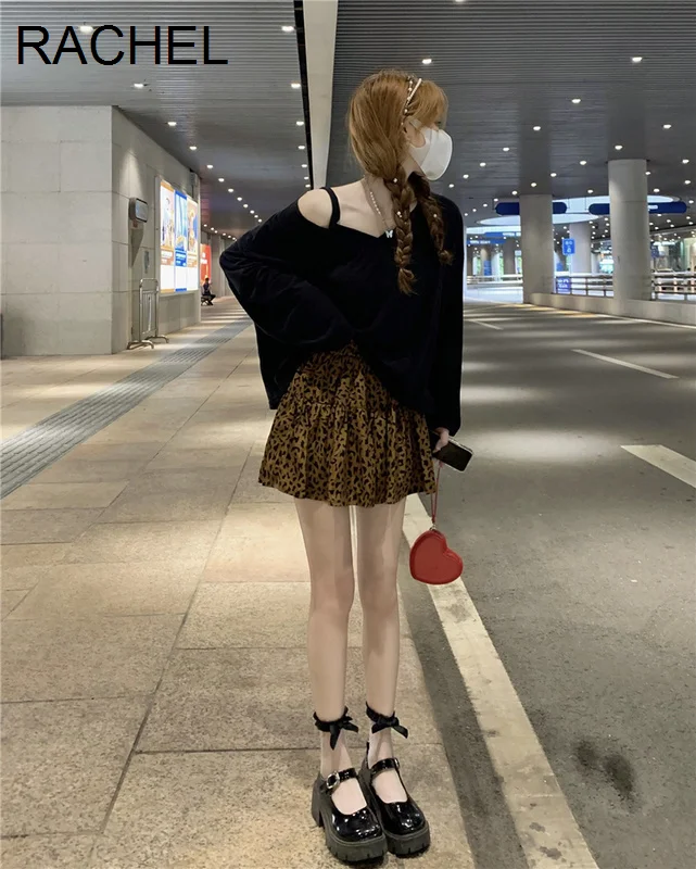 Асимметричная футболка с открытыми плечами и длинным рукавом
Асимметричная футболка с открытыми плечами и длинным рукавом