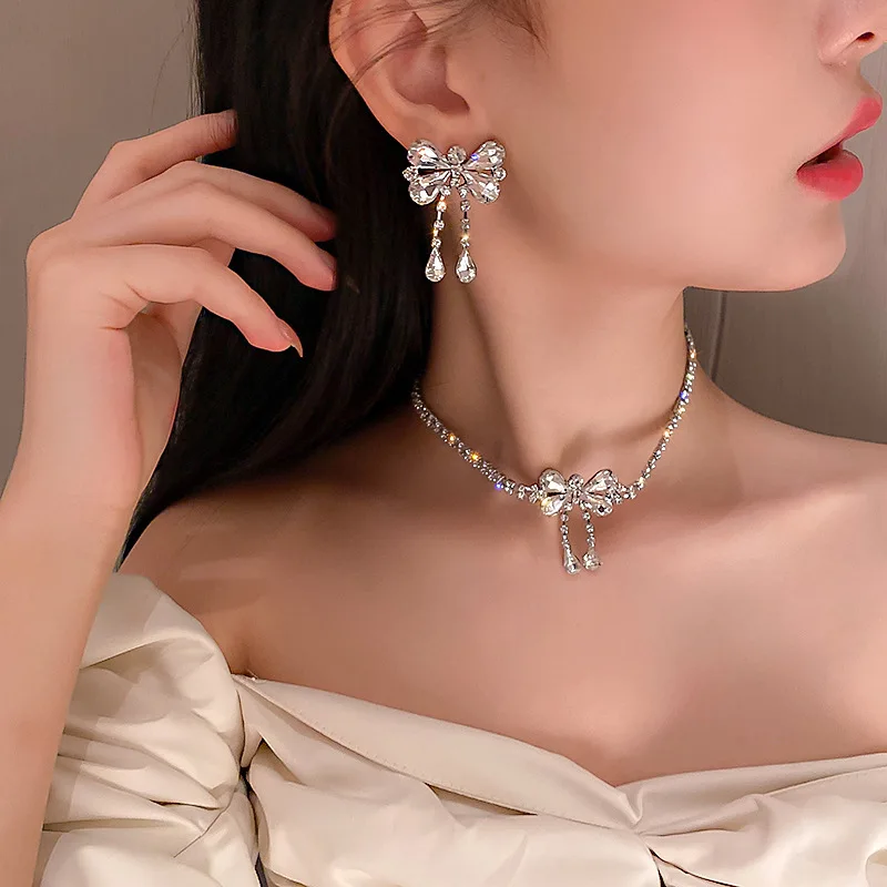 2022 New Fashion Exaggerated Personality Set Diamond Necklace Earring Set Personality Choker Full Diamond Necklace for Women
2022 New Fashion Exaggerated Personality Set Diamond Necklace Earring Set Personality Choker Full Diamond Necklace for Women