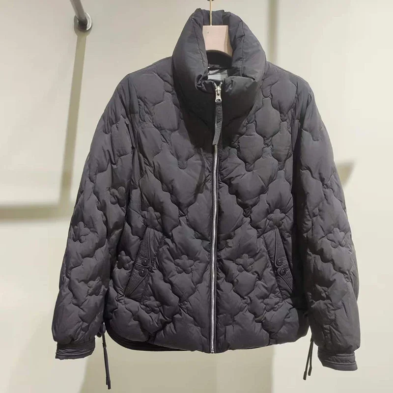 Fashion 2023 New Winter Short Puffer Jacket Women Stand Collar Warm 90% White Duck Down Coat Female Loose Pocket Thick Parkas
Fashion 2023 New Winter Short Puffer Jacket Women Stand Collar Warm 90% White Duck Down Coat Female Loose Pocket Thick Parkas