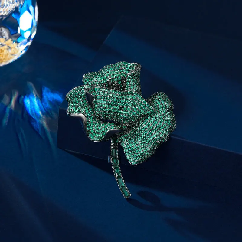 Europe Fashion Luxury Three-dimensional Flowers Brooches Pins For Wedding Party Jewelry Shining Cubic Zirconia Corsage
Europe Fashion Luxury Three-dimensional Flowers Brooches Pins For Wedding Party Jewelry Shining Cubic Zirconia Corsage