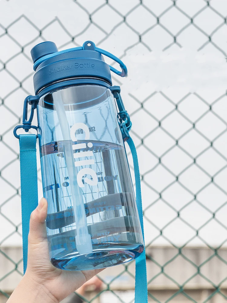 Чашка для воды из тритана, портативная пластиковая чашка, летняя супервместительная соломенная чашка, Простой Большой спортивный чайник
Чашка для воды из тритана, портативная пластиковая чашка, летняя супервместительная соломенная чашка, Простой Большой спортивный чайник