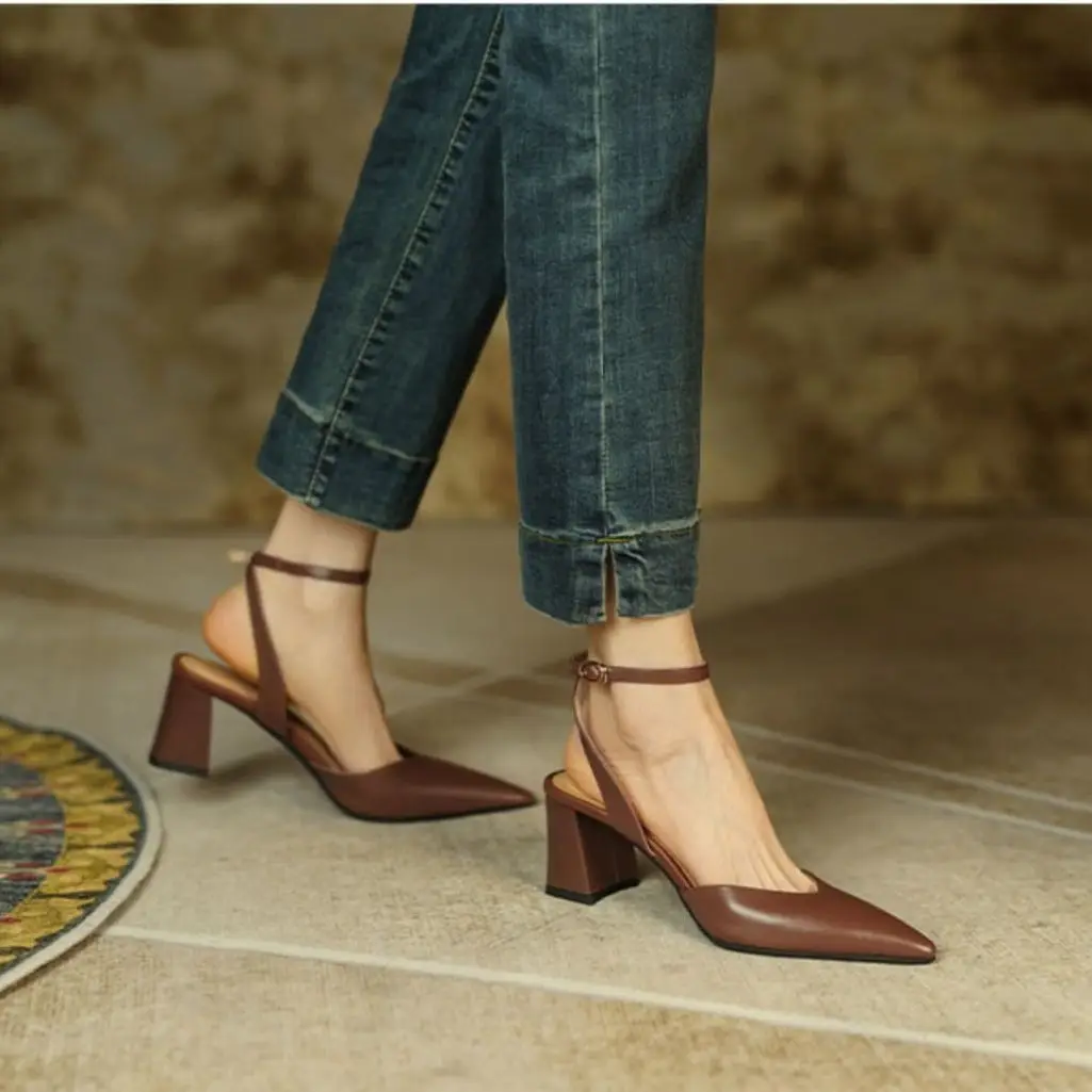 New Pointed Toe Baotou Sandals for Women 2023 Thick Heels High Heels Middle Heels High Heels Sandals Summer Women's Shoes 
New Pointed Toe Baotou Sandals for Women 2023 Thick Heels High Heels Middle Heels High Heels Sandals Summer Women's Shoes