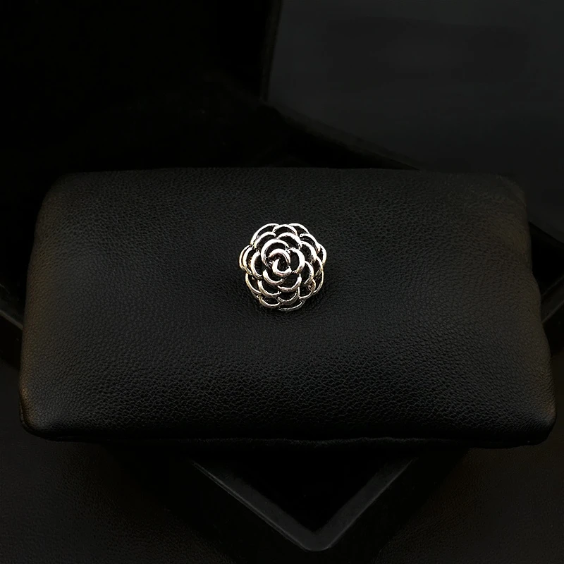 Exquisite Retro Pinecone Small Brooch Simple Men's High-End Suit Collar Pin Buckle Clothing Accessories Jewelry Coat Pins Gifts
Exquisite Retro Pinecone Small Brooch Simple Men's High-End Suit Collar Pin Buckle Clothing Accessories Jewelry Coat Pins Gifts