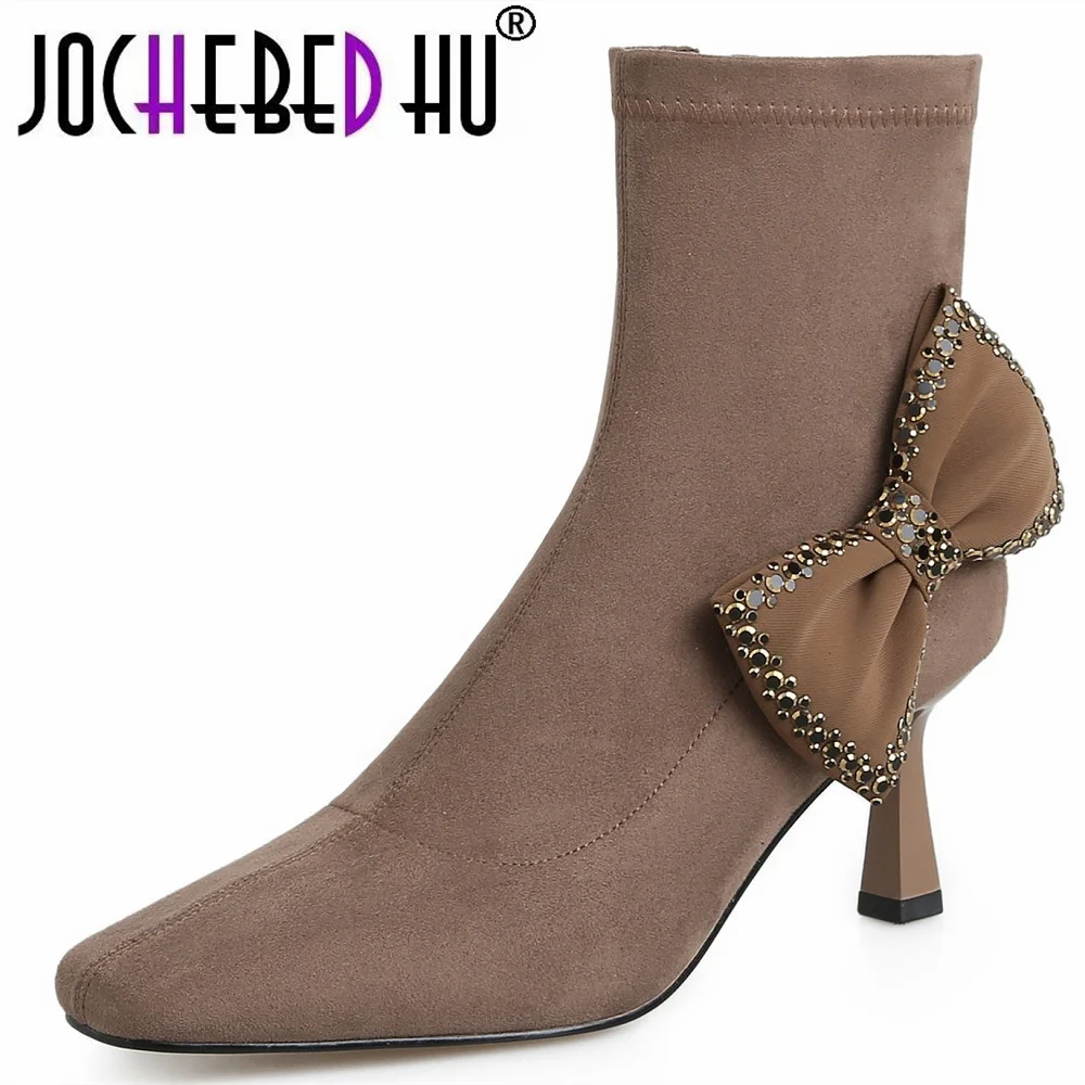 【JOCHEBED HU】2022 Newest Bow-knot Crystal Boots Women Flock Pointed Toe High Heel Ankle Boots Heel Side Zipper Western Boots 
【JOCHEBED HU】2022 Newest Bow-knot Crystal Boots Women Flock Pointed Toe High Heel Ankle Boots Heel Side Zipper Western Boots