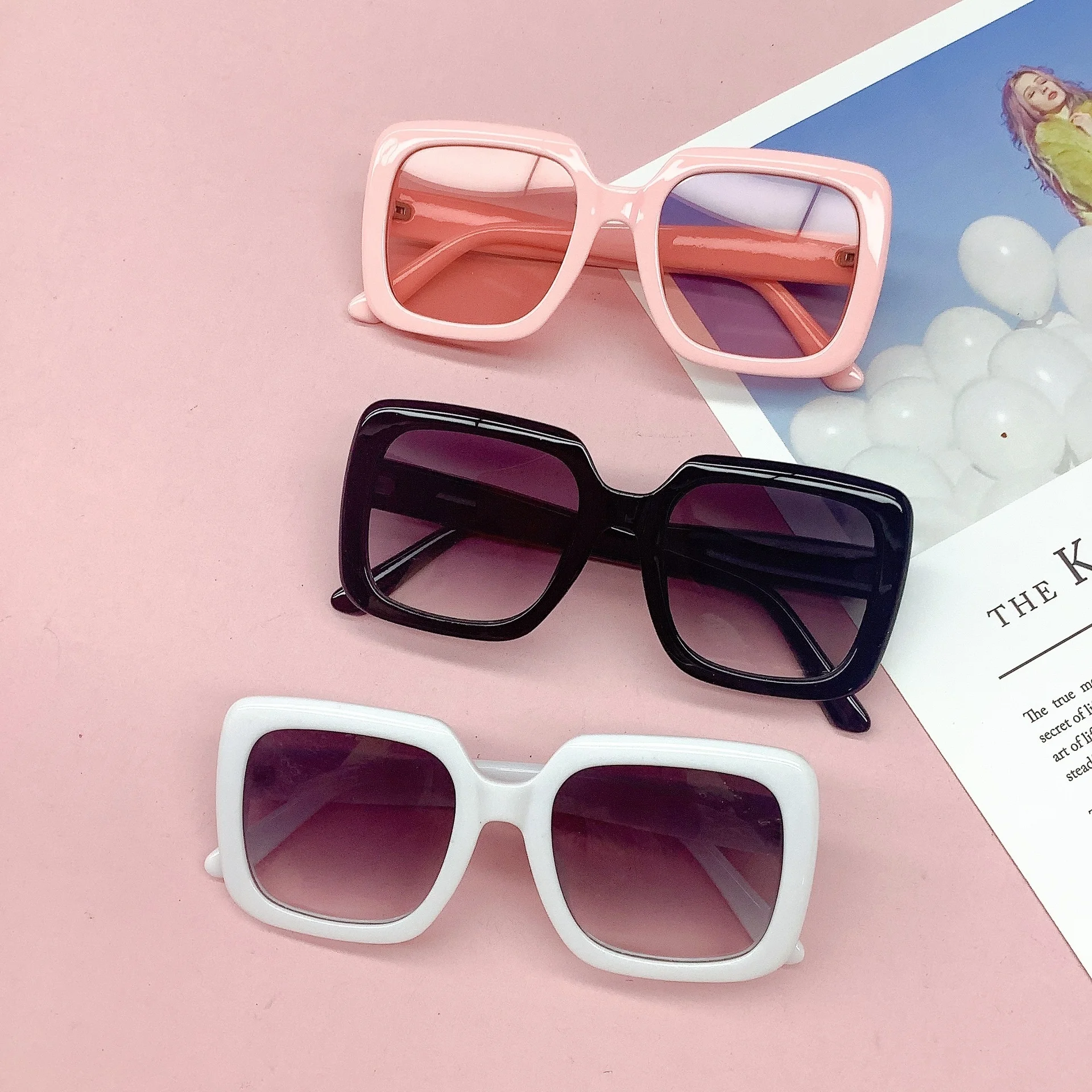 UV children's travel, sunglasses for protection, sun shading, boys and girls' fashion glasses
UV children's travel, sunglasses for protection, sun shading, boys and girls' fashion glasses