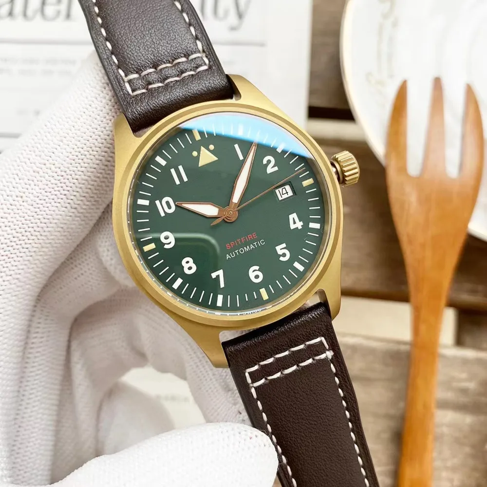 Men's Top Luxury Automatic Mechanical Watch Bronze Watch Sapphire Glass Automatic Watch AAA High Quality Watch Original Box
Men's Top Luxury Automatic Mechanical Watch Bronze Watch Sapphire Glass Automatic Watch AAA High Quality Watch Original Box