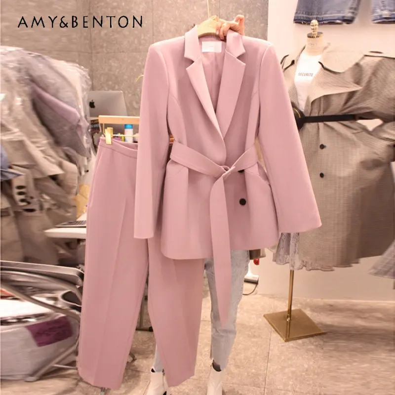 2023 Spring New Korean Style Fashionable Chic Formal Wear Double Breasted Belt Suit Jacket + Trousers Two-Piece Set for Women 
2023 Spring New Korean Style Fashionable Chic Formal Wear Double Breasted Belt Suit Jacket + Trousers Two-Piece Set for Women