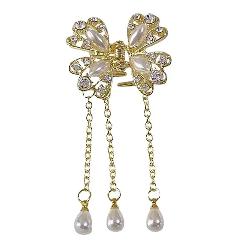 Женский винтажный головной убор с бабочкой и жемчужинами
Женский винтажный головной убор с бабочкой и жемчужинами