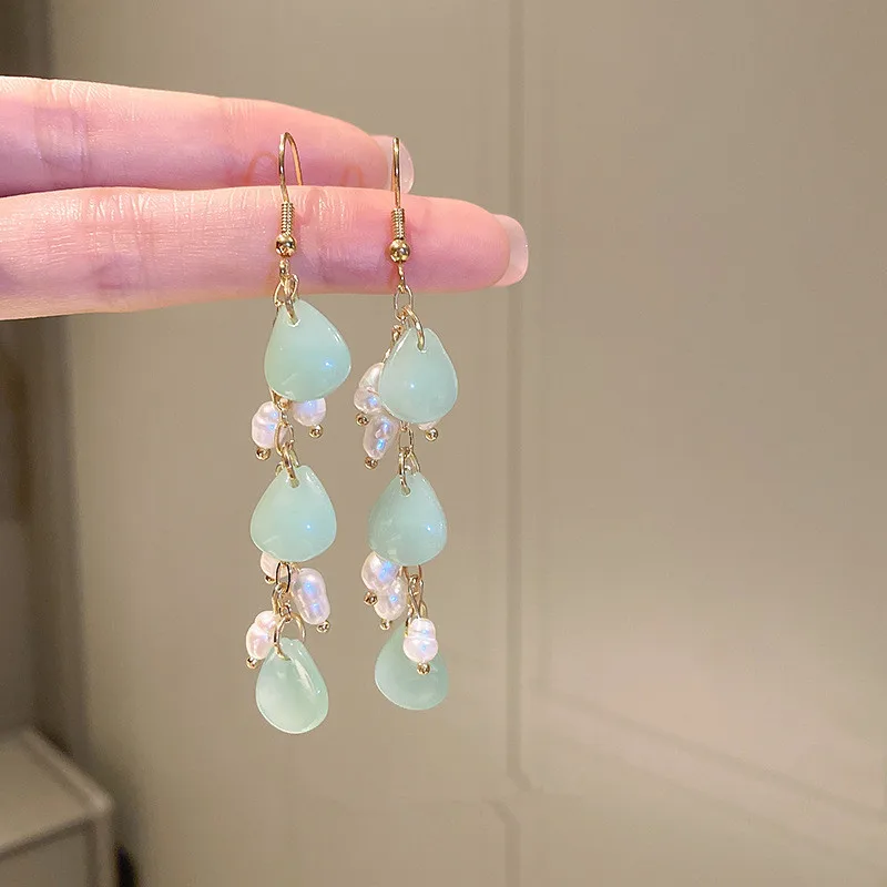 Freshwater pearl geometric tassel ear hook earrings French trend design sense long temperament earrings for women
Freshwater pearl geometric tassel ear hook earrings French trend design sense long temperament earrings for women