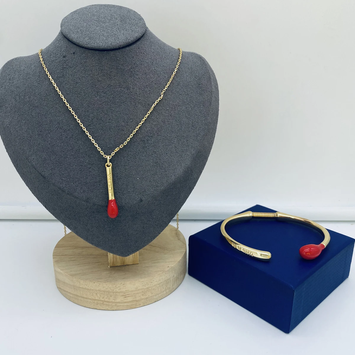 2023 UNOde50 Europe and the United States New 925 Silver 14k Gold Exquisite Match Necklace Women Romantic Jewelry Gift Bag
2023 UNOde50 Europe and the United States New 925 Silver 14k Gold Exquisite Match Necklace Women Romantic Jewelry Gift Bag