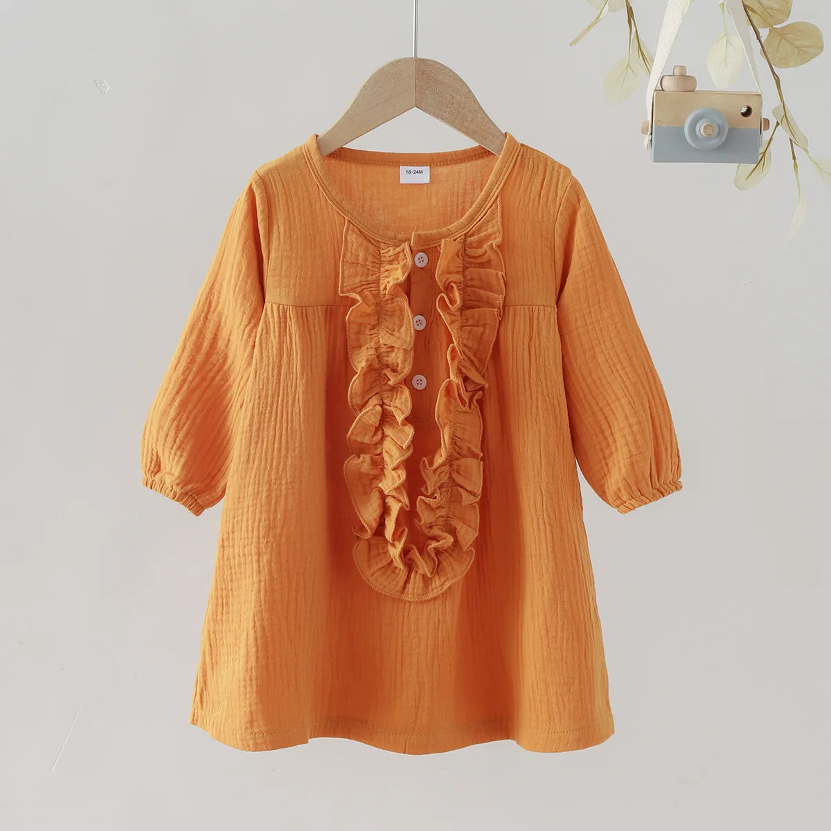 Демисезонное однотонное платье из хлопка и льна вечерние длинными рукавами и оборками
Демисезонное однотонное платье из хлопка и льна вечерние длинными рукавами и оборками