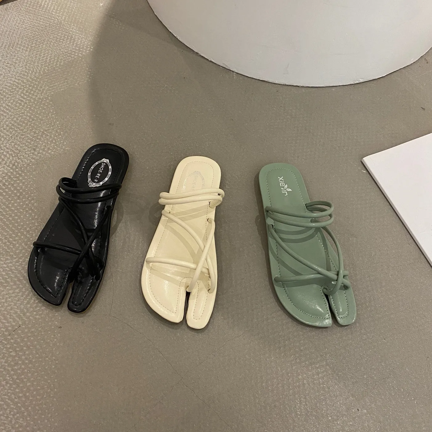 Rubber Flip Flops Shoes Woman's Slippers Slides Shale Female Beach Hawaiian 2022 Sabot Summer Flat Basic PU Rome Retro Shoes Wom
Rubber Flip Flops Shoes Woman's Slippers Slides Shale Female Beach Hawaiian 2022 Sabot Summer Flat Basic PU Rome Retro Shoes Wom