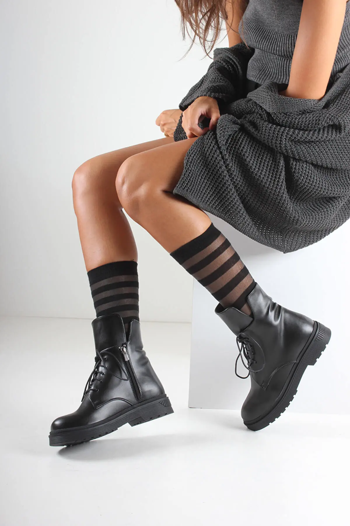 2022 New Winter Ankle Chelsea Boots Mid Heels Platform Botas Designer Motorcycle Boots Gladiator Oxford Zapatos Snow Warm
2022 New Winter Ankle Chelsea Boots Mid Heels Platform Botas Designer Motorcycle Boots Gladiator Oxford Zapatos Snow Warm