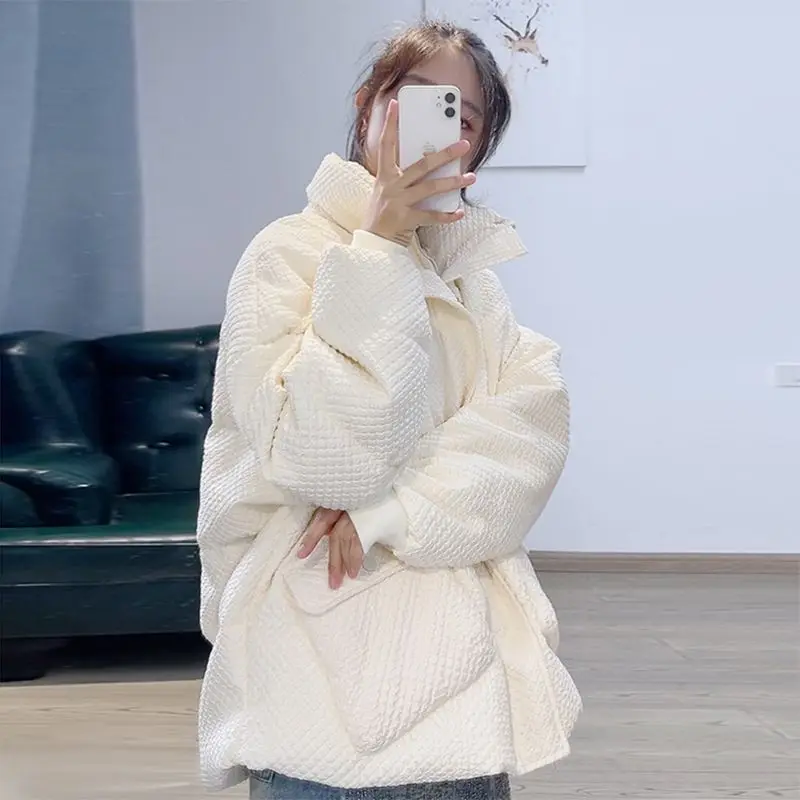 Женский свободный пуховик с воротником-стойкой, Универсальный пуховик на белом утином пуху с большими карманами, 2023
Женский свободный пуховик с воротником-стойкой, Универсальный пуховик на белом утином пуху с большими карманами, 2023