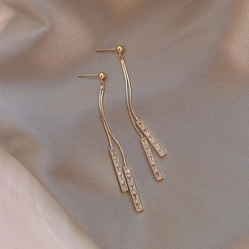 KAITIN 2022 New Trend Luxury Tassel Zircon Dangle Earrings for Women's Korean Fashion Wedding Charm Jewelry Girl Accessories
KAITIN 2022 New Trend Luxury Tassel Zircon Dangle Earrings for Women's Korean Fashion Wedding Charm Jewelry Girl Accessories