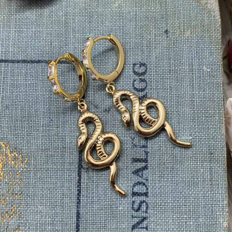 Vintage Earrings In The Shape Of A Golden Snake Animal Women's Pendant Female Jewelry Commemorate Party Gift Retro Dangler
Vintage Earrings In The Shape Of A Golden Snake Animal Women's Pendant Female Jewelry Commemorate Party Gift Retro Dangler
