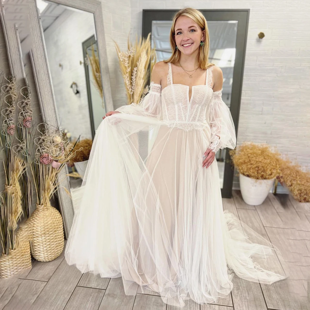 Spaghetti Straps Romantic Lace Wedding Gowns Removable Long Bishop Sleeves A Line Soft Mesh High Split Rustic Bridal Dress
Spaghetti Straps Romantic Lace Wedding Gowns Removable Long Bishop Sleeves A Line Soft Mesh High Split Rustic Bridal Dress