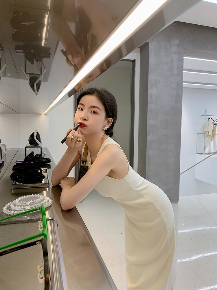 A Small man waist denim skirt spring and summer dress female retro new niche design mid-length thin and loose fit
A Small man waist denim skirt spring and summer dress female retro new niche design mid-length thin and loose fit