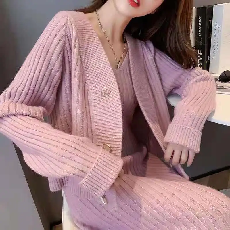 Two Pieces Sets Women Knitted Cardigan Female New Long Sleeve Knitwear Coat and Slim Basic V-neck Knitwear Sweater Suits G516
Two Pieces Sets Women Knitted Cardigan Female New Long Sleeve Knitwear Coat and Slim Basic V-neck Knitwear Sweater Suits G516