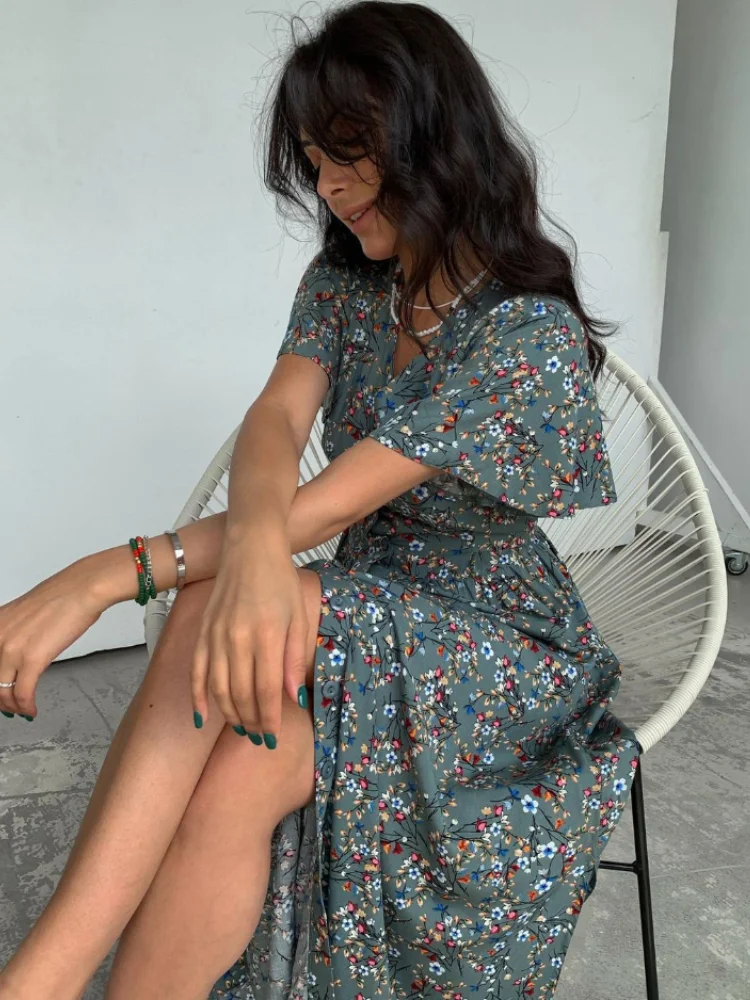 Женское платье-миди с цветочным принтом, воланом и V-образным вырезом
Женское платье-миди с цветочным принтом, воланом и V-образным вырезом