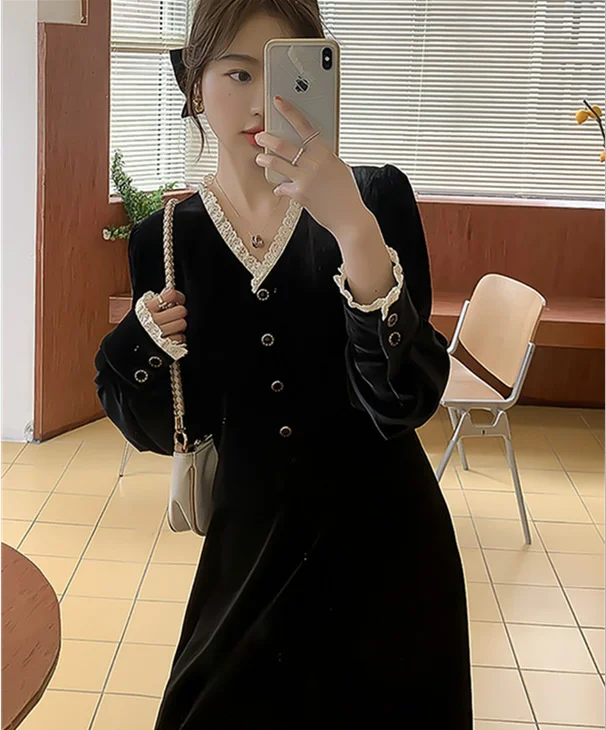 Long sleeve dress 2022 new spring and autumn style temperament goddess French style waist closing thin velvet small black skirt
Long sleeve dress 2022 new spring and autumn style temperament goddess French style waist closing thin velvet small black skirt