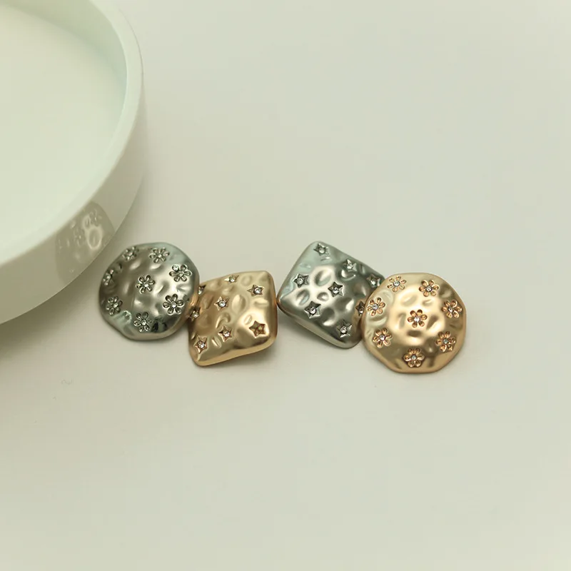 Star Flower Metal Buttons For Clothing Designers Coats Cardigan Replace Diy Crafting Supply Large Sewing Rhinestone Button 6pcs 
Star Flower Metal Buttons For Clothing Designers Coats Cardigan Replace Diy Crafting Supply Large Sewing Rhinestone Button 6pcs