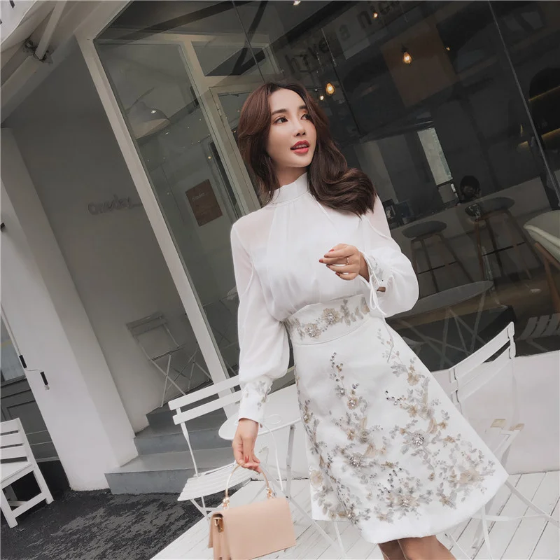 Autumn Skirt Suits Women's Sets Fashion Lantern Sleeve Bows Chiffon Blouses Tops + Vintage Beaded Flower Appliques Skirts D823
Autumn Skirt Suits Women's Sets Fashion Lantern Sleeve Bows Chiffon Blouses Tops + Vintage Beaded Flower Appliques Skirts D823