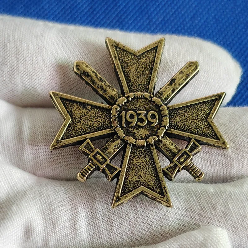 Creative 1939 Double Sword Cartoon Cross Brooch Lovely Enamel Badge Clothing Jewelry Accessories Friend Gift
Creative 1939 Double Sword Cartoon Cross Brooch Lovely Enamel Badge Clothing Jewelry Accessories Friend Gift