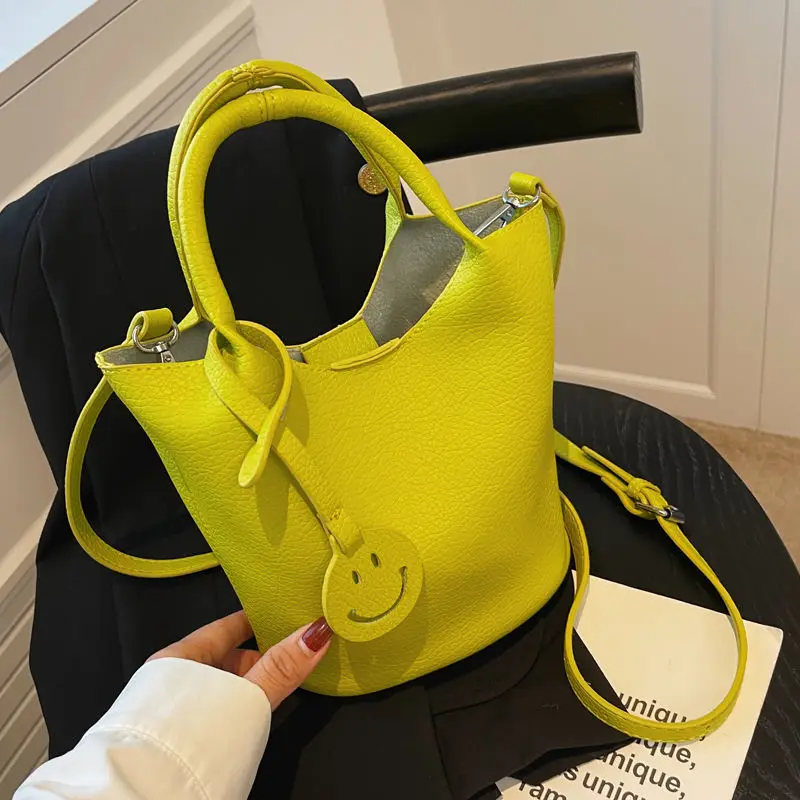 Summer Fashion Smiley Face Handbag Women's New Trend All Match Shoulder Messenger Bag Ladies Casual Bucket Bag Luxury Handbags
Summer Fashion Smiley Face Handbag Women's New Trend All Match Shoulder Messenger Bag Ladies Casual Bucket Bag Luxury Handbags