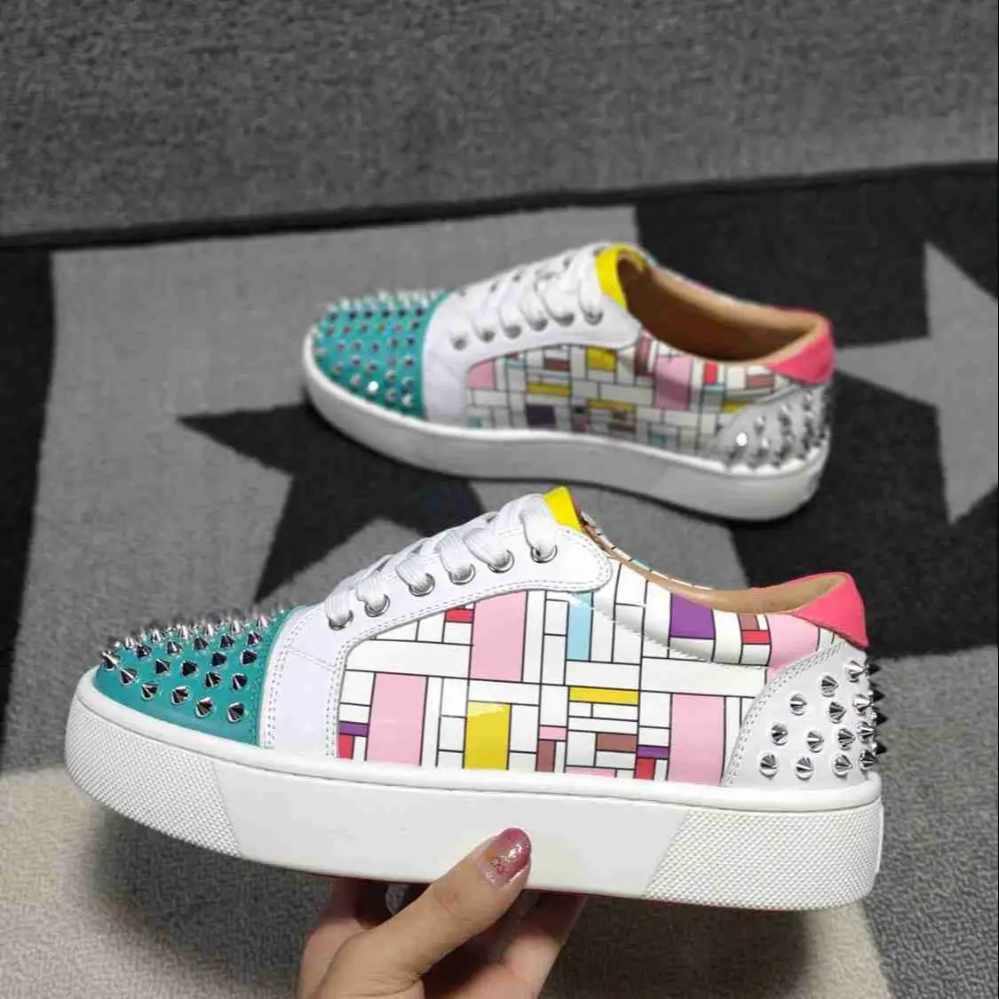 New Brand Real Cow Leather TPU Red Soled Men's Women's Rivets Shoes Flats Casual Sneakers Designer Unisex Big Size
New Brand Real Cow Leather TPU Red Soled Men's Women's Rivets Shoes Flats Casual Sneakers Designer Unisex Big Size