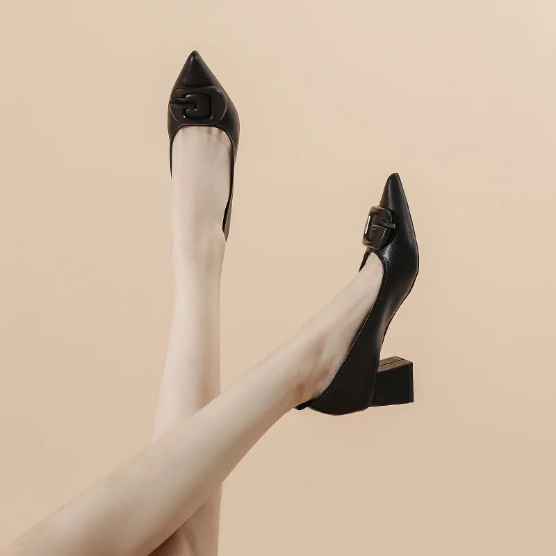 5cm Fashion New Square Block Heels Pumps Pointed Toe Letter Button Banquet Party Shoes for Women 38 39 40
5cm Fashion New Square Block Heels Pumps Pointed Toe Letter Button Banquet Party Shoes for Women 38 39 40