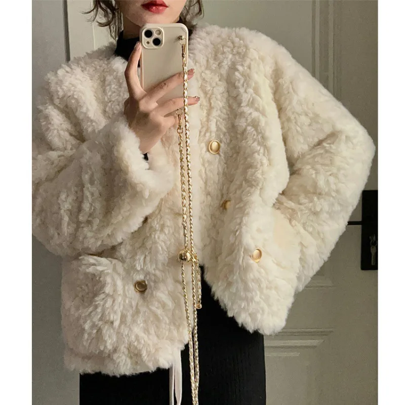 Lamb wool coat women's 2022 winter new loose thickened white wool top cotton coat
Lamb wool coat women's 2022 winter new loose thickened white wool top cotton coat