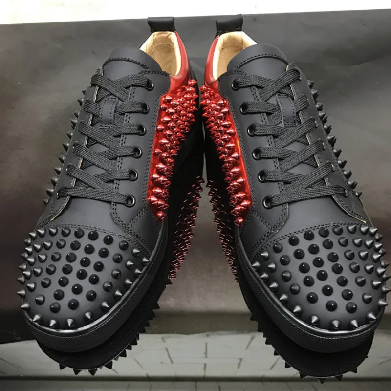 Designer Luxury Men Shoes Red Sole Shoes Black Red Leather Rivets Shoes Casual Shoes Women Sneakers
Designer Luxury Men Shoes Red Sole Shoes Black Red Leather Rivets Shoes Casual Shoes Women Sneakers