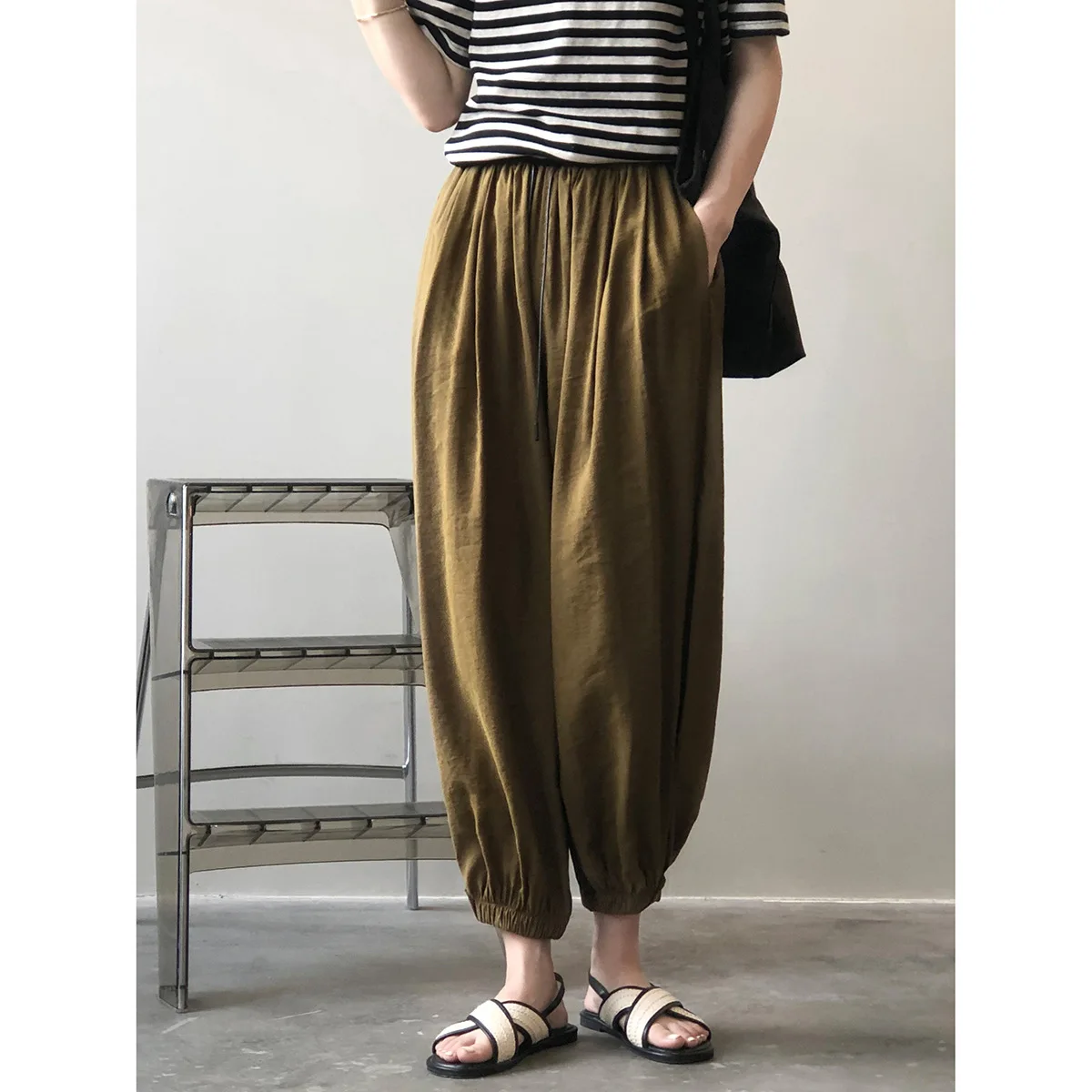 SuperAen Solid Thin Casual Wide Leg Harem Pants Women's New Summer 2022 Wrinkled Loose Slim
SuperAen Solid Thin Casual Wide Leg Harem Pants Women's New Summer 2022 Wrinkled Loose Slim