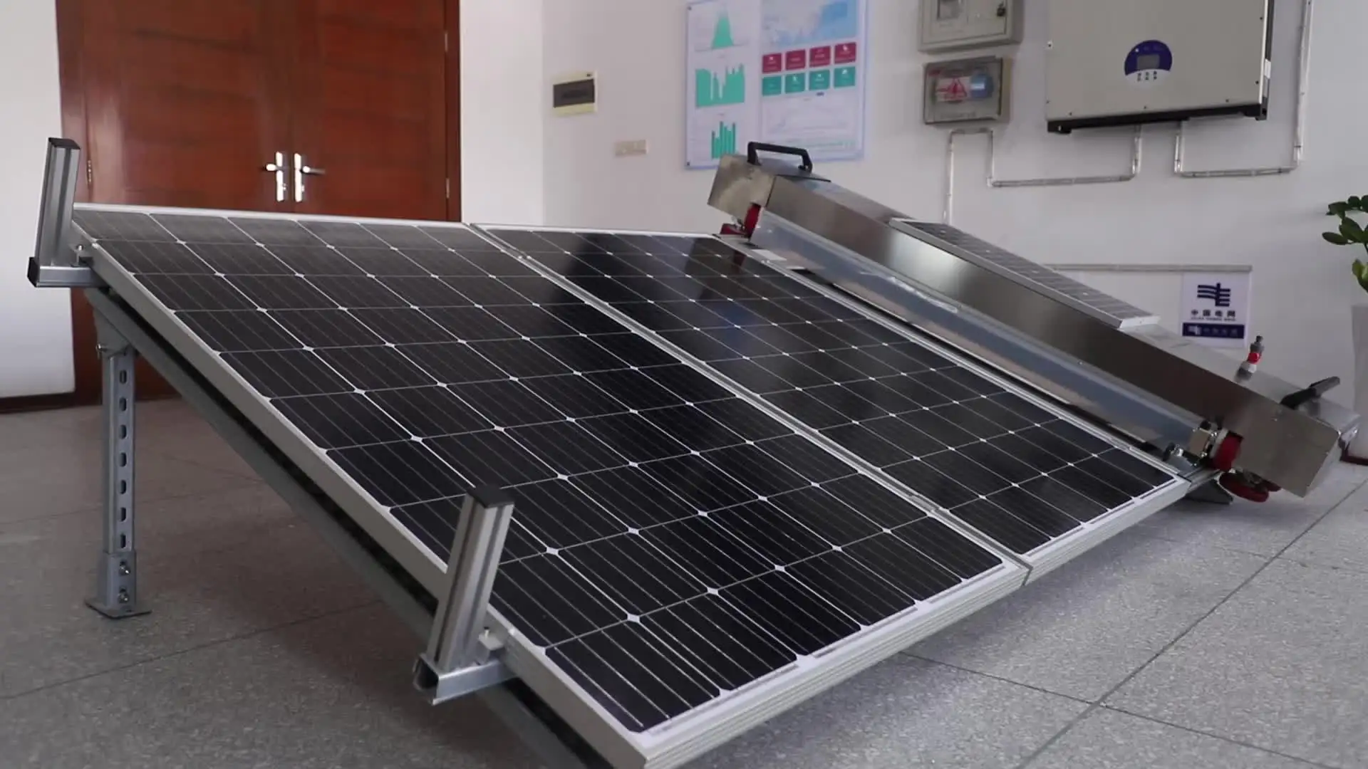Vmaxpower 1950/1960mm Photovoltaic Module Cleaner Improve Generation Efficiency chargeable MULR1950 Solar Panel Cleaning Robot
Vmaxpower 1950/1960mm Photovoltaic Module Cleaner Improve Generation Efficiency chargeable MULR1950 Solar Panel Cleaning Robot