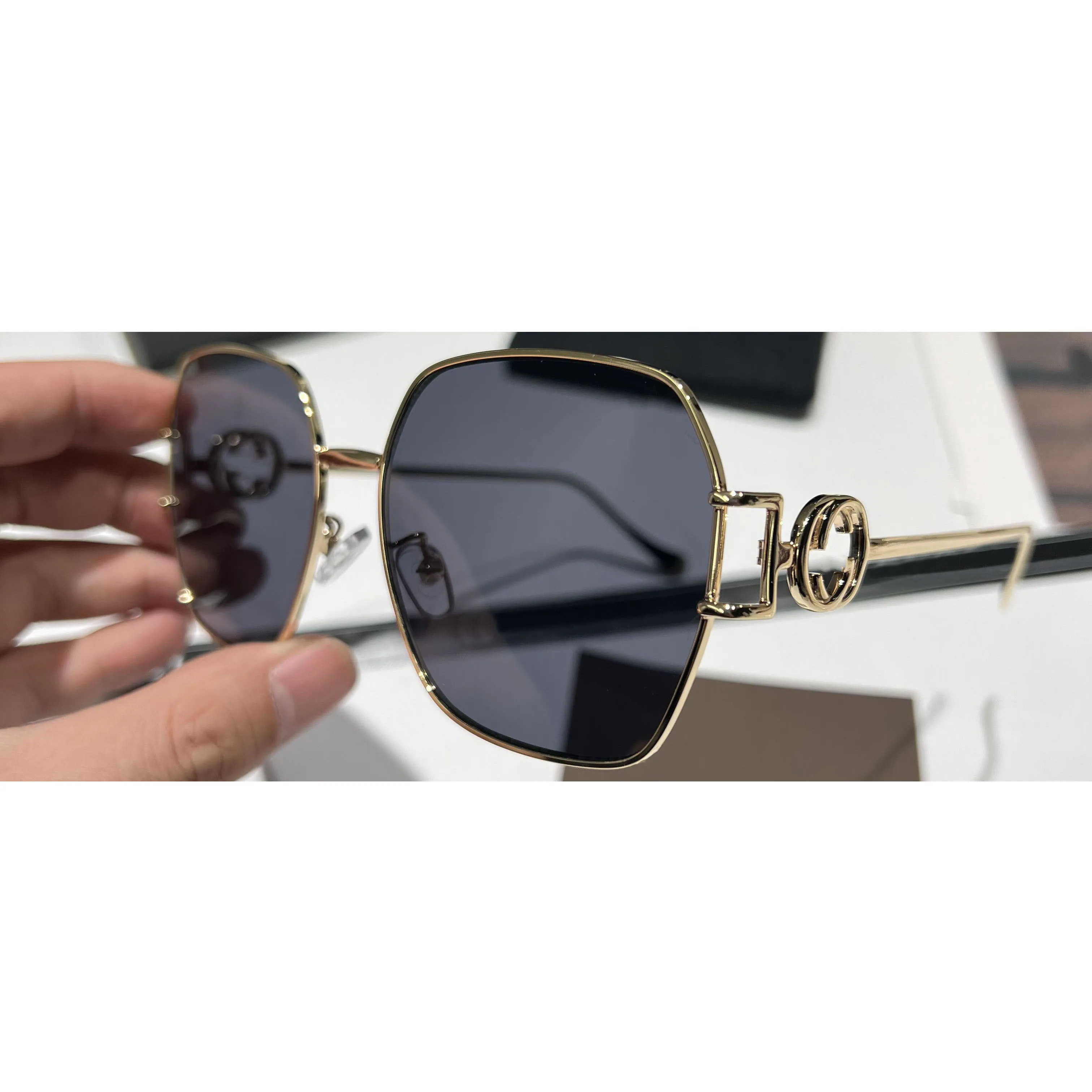 DIKELANG 2023 New Luxury Fashion Women Sunglass Square Frame Designer Sun Glasses Metal Framele Fashion Legs High Quality Beach
DIKELANG 2023 New Luxury Fashion Women Sunglass Square Frame Designer Sun Glasses Metal Framele Fashion Legs High Quality Beach