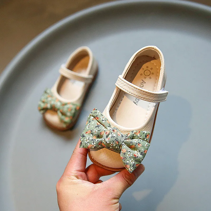 Girls Leather Shoes Retro Floral Bow 2022 Summer Princess Shallow Mary Jane Kids Fashion Soft New Cute Baby Flat Versatile Shoes
Girls Leather Shoes Retro Floral Bow 2022 Summer Princess Shallow Mary Jane Kids Fashion Soft New Cute Baby Flat Versatile Shoes